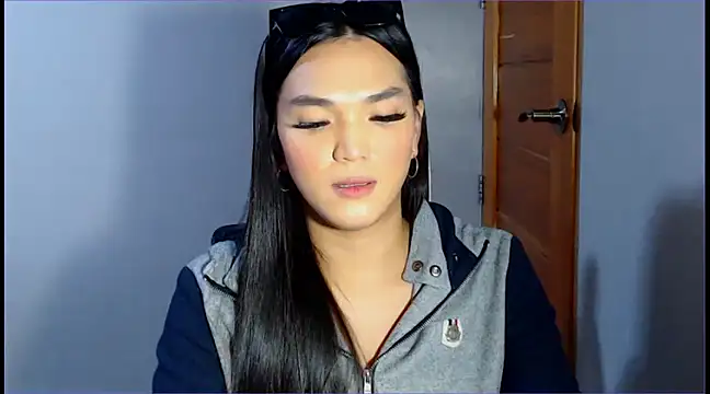 Snapshot of WONDERWOMAN2023 chatting on 12.16.24 WONDERWOMAN2023 online show from 12.16.24