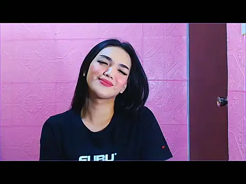 Snapshot of WONDERWOMAN2023 chatting on 09.21.25 WONDERWOMAN2023 online show from 09.21.25