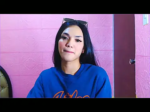 Snapshot of WONDERWOMAN2023 chatting on 10.07.25 WONDERWOMAN2023 online show from 10.07.25