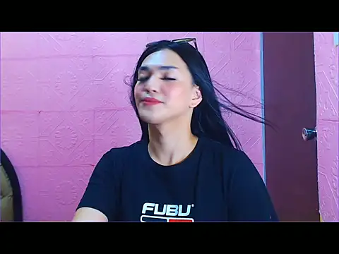 Snapshot of WONDERWOMAN2023 chatting on 11.03.25 WONDERWOMAN2023 online show from 11.03.25