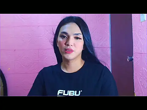 Snapshot of WONDERWOMAN2023 chatting on 11.07.25 WONDERWOMAN2023 online show from 11.07.25