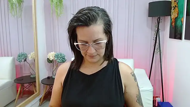 Britney taylor  online show from 02.12.25