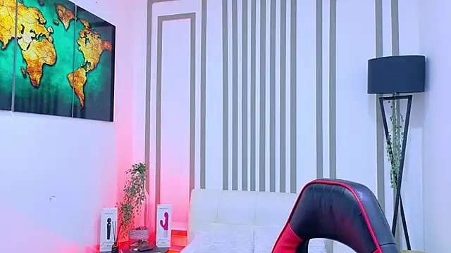 Britney taylor  online show from 10.24.25