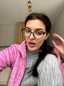 Snapshot of little_belucci chatting on 10.04.25 little belucci online show from 10.04.25