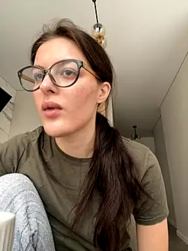 Snapshot of little_belucci chatting on 10.07.25 little belucci online show from 10.07.25