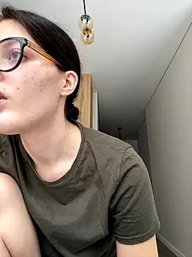 Snapshot of little_belucci chatting on 11.06.25 little belucci online show from 11.06.25