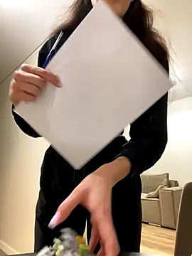 little belucci online show from 12.04.25