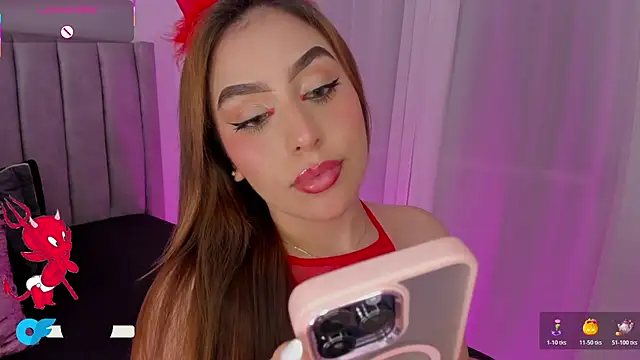 Snapshot of MaddyyLennon chatting on 10.18.25 MaddyyLennon online show from 10.18.25