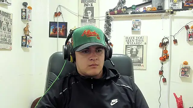 Snapshot of ney_22 chatting on 10.22.25 ney 22 online show from 10.22.25