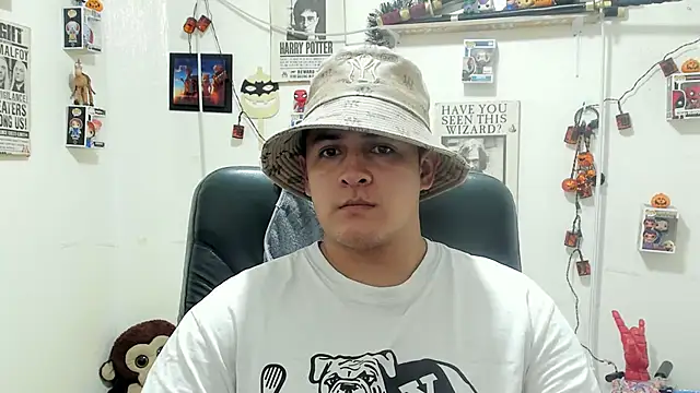 Snapshot of ney_22 chatting on 10.29.25 ney 22 online show from 10.29.25