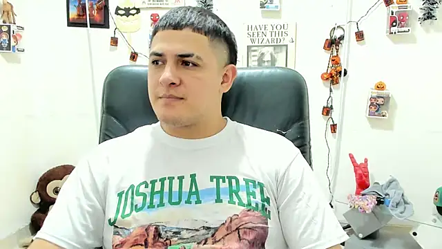 Snapshot of ney_22 chatting on 11.03.25 ney 22 online show from 11.03.25