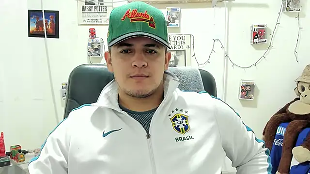 Snapshot of ney_22 chatting on 11.11.25 ney 22 online show from 11.11.25