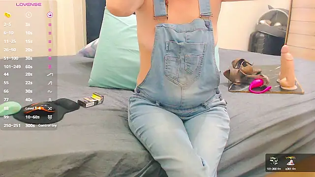 Snapshot of crazywoman34 chatting on 02.06.25 crazywoman34 online show from 02.06.25