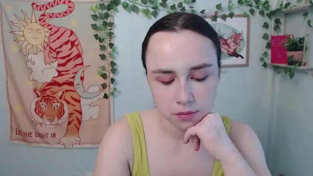 VeryVeryVeryShy  online show from 07.10.26