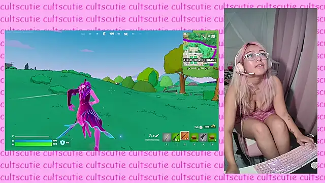 Snapshot of cultscutie chatting on 11.21.25 cultscutie online show from 11.21.25