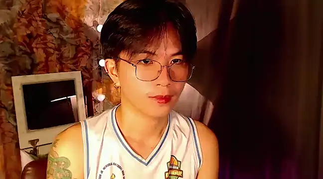 Snapshot of Sexy_Handsome_Drex chatting on 12.21.24 Sexy Handsome Drex online show from 12.21.24