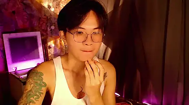 Snapshot of Sexy_Handsome_Drex chatting on 12.29.24 Sexy Handsome Drex online show from 12.29.24