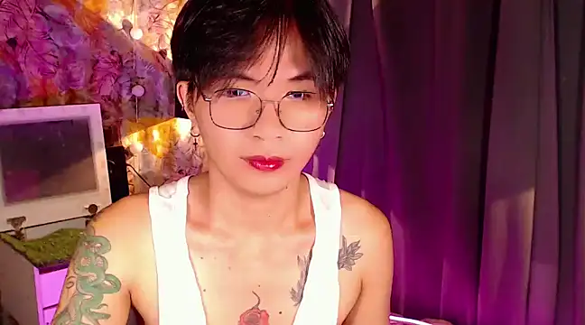 Snapshot of Sexy_Handsome_Drex chatting on 12.31.24 Sexy Handsome Drex online show from 12.31.24