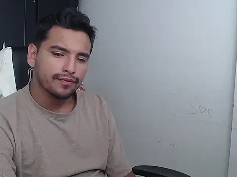 Snapshot of kylian_07 chatting on 02.26.26 kylian 07 online show from 02.26.26
