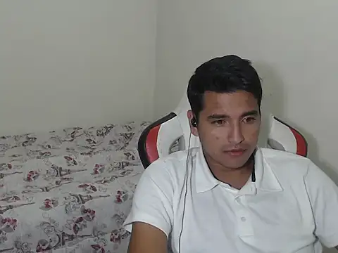 Snapshot of kylian_07 chatting on 03.19.26 kylian 07 online show from 03.19.26