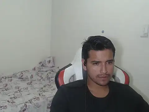 Snapshot of kylian_07 chatting on 03.27.26 kylian 07 online show from 03.27.26