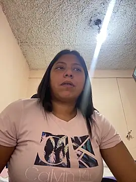 Leylafourniert online show from 12.19.24