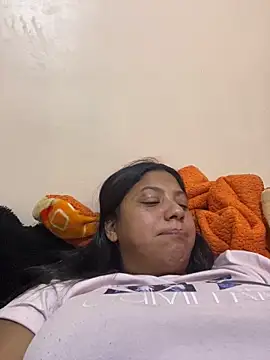 Leylafourniert online show from 12.20.24