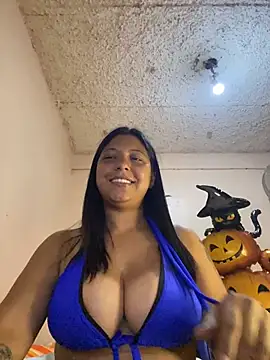 Leylafourniert online show from 10.23.25