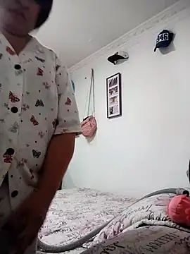 Snapshot of Keyla01_ chatting on 10.17.25 Keyla01 online show from 10.17.25