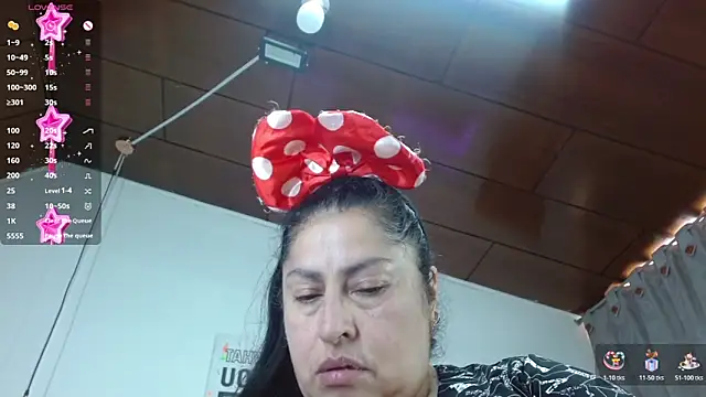 Snapshot of Keyla01_ chatting on 10.24.25 Keyla01 online show from 10.24.25