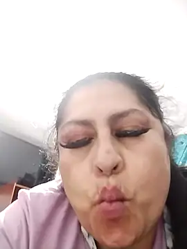 Snapshot of Keyla01_ chatting on 10.26.25 Keyla01 online show from 10.26.25