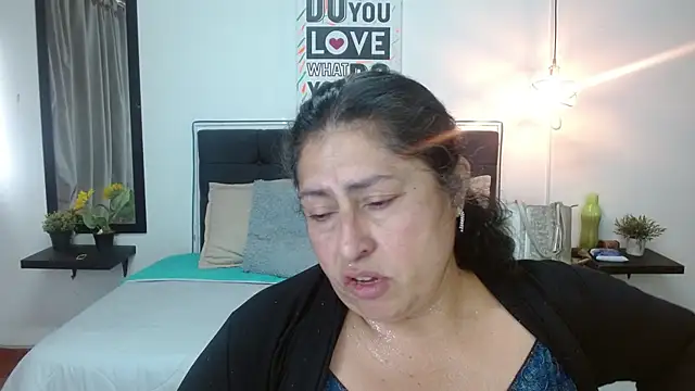 Snapshot of Keyla01_ chatting on 10.31.25 Keyla01 online show from 10.31.25