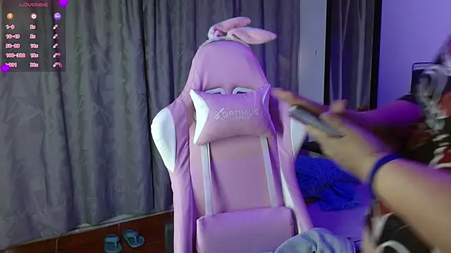 Snapshot of Keyla01_ chatting on 11.08.25 Keyla01 online show from 11.08.25