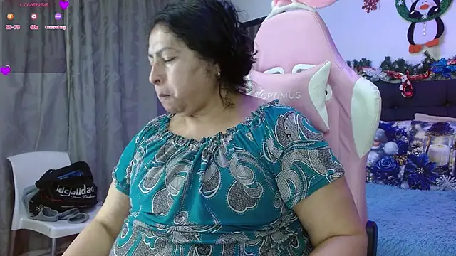 Snapshot of Keyla01_ chatting on 11.14.25 Keyla01 online show from 11.14.25