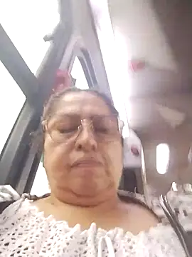 Snapshot of Keyla01_ chatting on 11.17.25 Keyla01 online show from 11.17.25