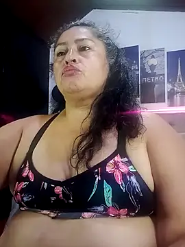 Snapshot of Keyla01_ chatting on 04.27.26 Keyla01 online show from 04.27.26