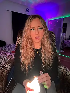 Snapshot of sage_love chatting on 10.18.25 sage love online show from 10.18.25