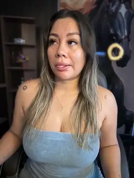 Snapshot of ValeryGrey chatting on 09.27.25 ValeryGrey online show from 09.27.25