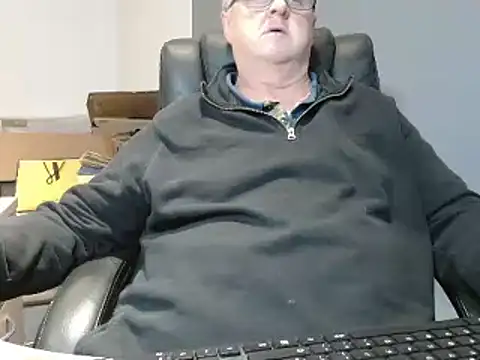 Snapshot of bigbadjon69 chatting on 12.23.24 bigbadjon69 online show from 12.23.24