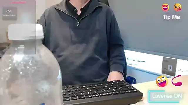 Snapshot of bigbadjon69 chatting on 01.14.25 bigbadjon69 online show from 01.14.25