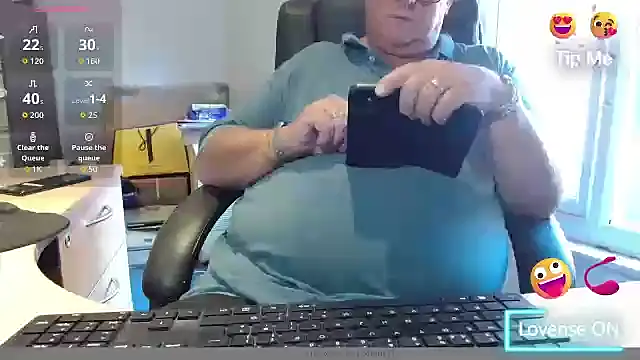 Snapshot of bigbadjon69 chatting on 09.19.25 bigbadjon69 online show from 09.19.25