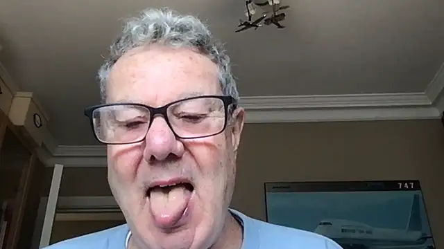 Snapshot of Oldpistolpete chatting on 11.02.25 Oldpistolpete online show from 11.02.25