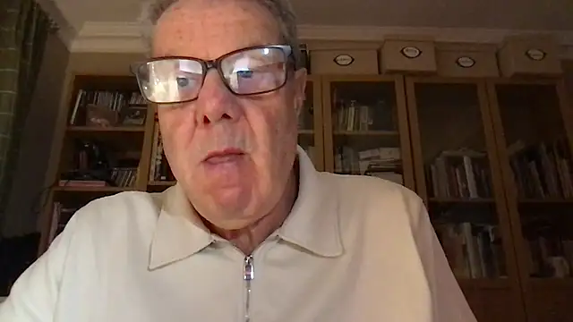 Snapshot of Oldpistolpete chatting on 11.09.25 Oldpistolpete online show from 11.09.25