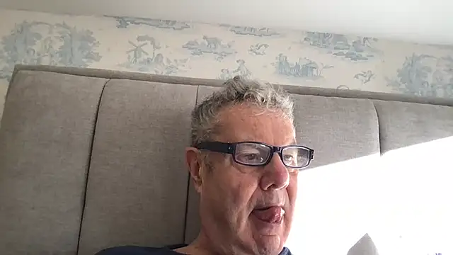 Snapshot of Oldpistolpete chatting on 11.10.25 Oldpistolpete online show from 11.10.25