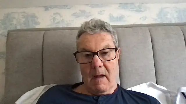 Snapshot of Oldpistolpete chatting on 11.11.25 Oldpistolpete online show from 11.11.25