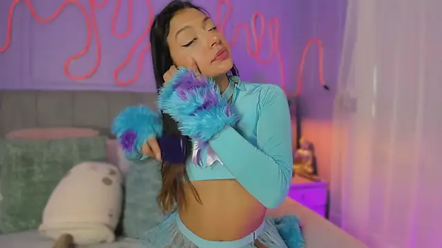 Sofly s online show from 10.17.25