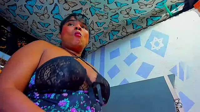 Snapshot of luciana_osorno chatting on 10.23.25 luciana osorno online show from 10.23.25