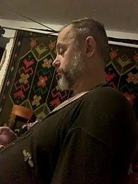 Snapshot of GHsveter chatting on 11.10.25 GHsveter online show from 11.10.25