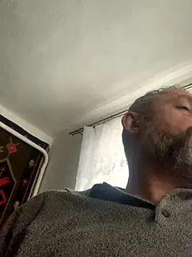 Snapshot of GHsveter chatting on 11.13.25 GHsveter online show from 11.13.25