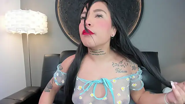 Snapshot of miss_vaiolette chatting on 01.17.25 miss vaiolette online show from 01.17.25